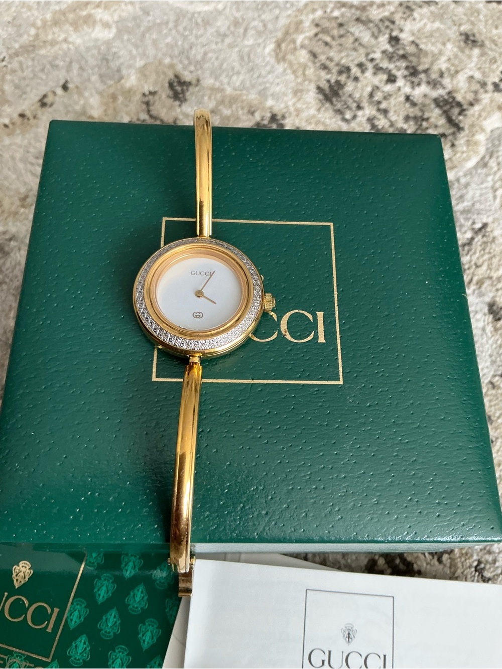 Gucci DRESSY Bangle Watch set with Interchangeable bezels❤️🔥❤️🔥❤️🔥 - Picture 15 of 15
